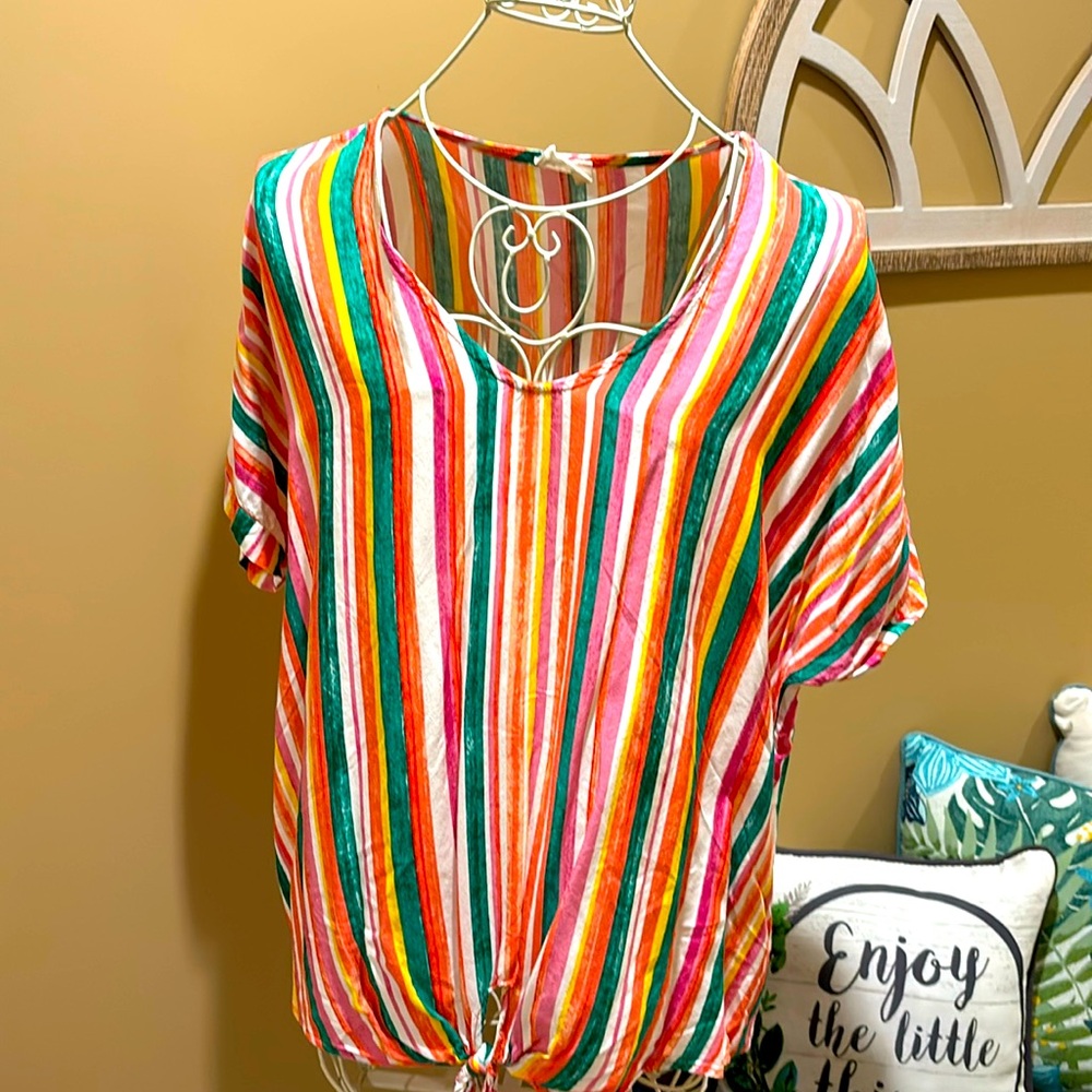 Women’s colorful top size M.